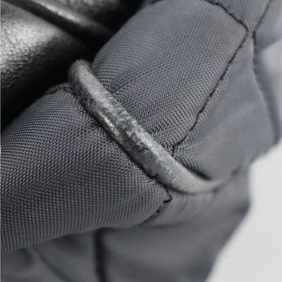 (RARE) Dolce Gabbana quilted nylon, leather trim with embossed accents “Duffle” - Picture 6 of 9